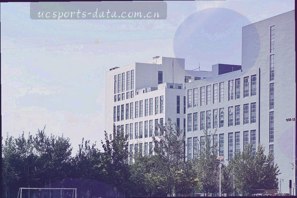 斜角近景的数据面板局部与刻度尺，可见细密网格